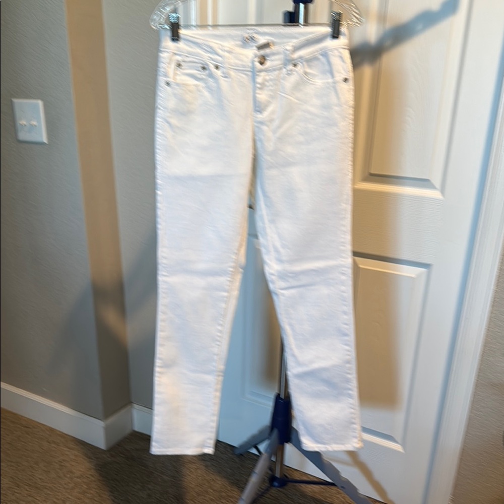Cache NWT White Ankle Cropped white Jeans. Size 4